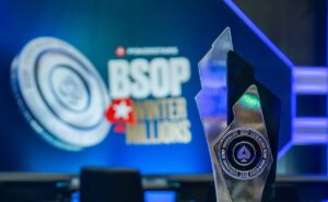O troféu e o prêmio valioso aguardam o campeão