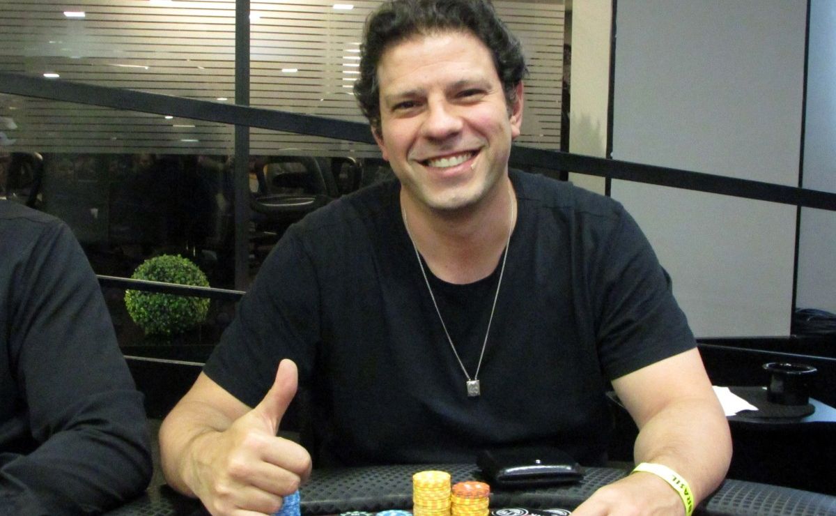 Caio Mansur garantiu um bom stack para o Dia 2