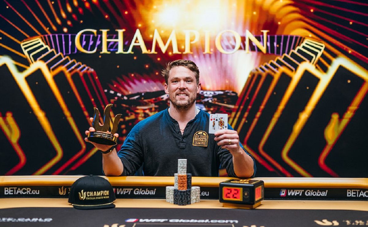 Alex Foxen faturou o quinto prêmio milionário da carreira (Foto: Joe Giron/Triton Poker_
