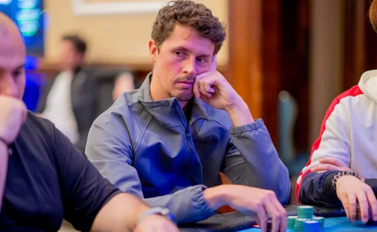 Bruno Volkmann estava em vantagem no momento do showdown (Foto: Regina Cortina/PokerNews)